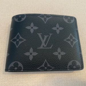 Men’s Louis Vuitton wallet. Purchased in 2021 and barely used, great condition.